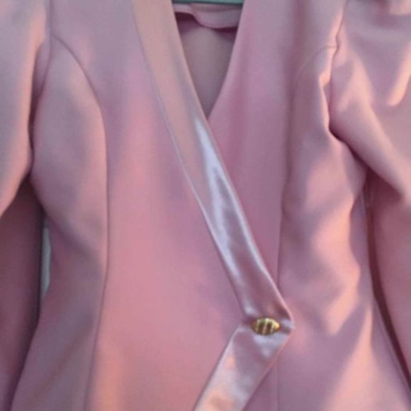 Dresses and Gowns for the Holiday Season - Picture 4 of 16